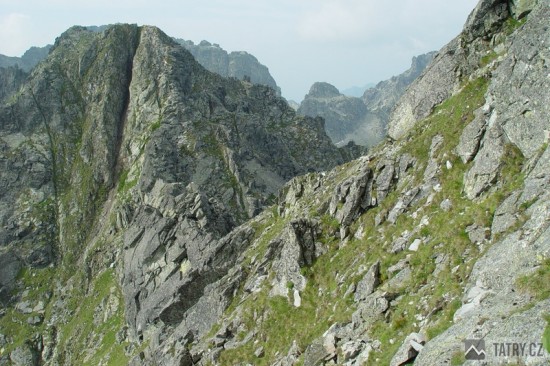 Hřeben Granátů odděluje dvě doliny